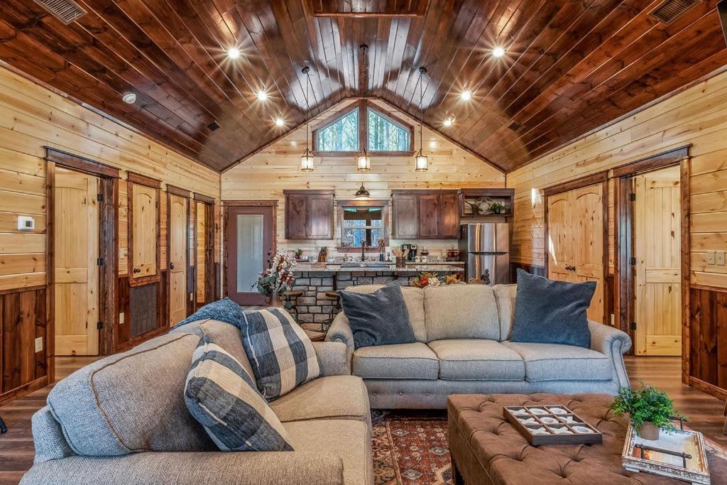 Large Luxury 2Br Cabin W Hot Tub Double Trouble Was Designed For Fun Comfort And Memories Minutes From Buzzling Hochatown And Beautiful Beaver Bend State Park Брокен-Боу Экстерьер фото